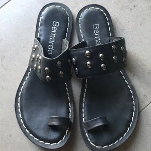 Black skull sandals